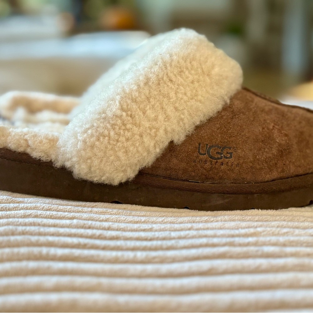 UGG Tan and Cream Shearling Scuff Slippers SO COZY + WARM!!!!